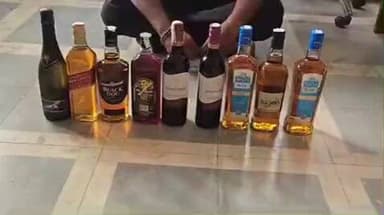 તાલાળા: ગુંદરણ ગામે રહેણાક મકાનમાંથી 10 દારુની બોટલો સાથે આરોપીને ઝડપી લેતી તાલાલા પોલીસ