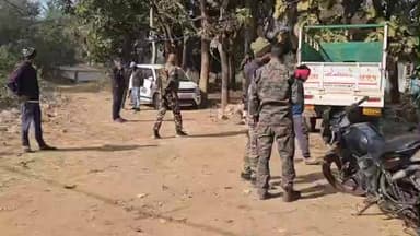 रनियां: कर्रा मरचा में अज्ञात चोरों ने घर के बाहर खड़ी पिकअप वैन की चोरी की