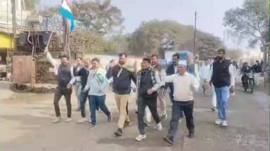 हाटपिपल्या: हाटपिपल्या में कांग्रेस ने निकाली प्रभात फेरी, महापुरुषों की प्रतिमाओं पर किया माल्यार्पण