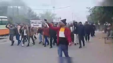 शाहबाद: तहसील मुख्यालय से बस स्टैंड तक वकीलों ने किया प्रदर्शन, नारेबाजी की