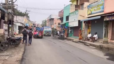 புதியம்புத்தூரில் ஜவுளி கடை உரிமையாளரிடம் தங்க நகை என நினைத்து கவரிங் நகை பறிப்பு