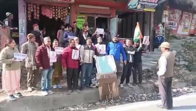 भटवाड़ी: भटवाड़ी ब्लॉक मुख्यालय पर कांग्रेस कार्यकर्ताओं ने अंकिता हत्याकांड मामले में उग्र प्रदर्शन कर सरकार का पुतला दहन किया