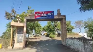 गलियाकोट: चितरी थाना पुलिस ने अवैध महुआ शराब के खिलाफ कार्रवाई करते हुए 2 अभियुक्तों को किया गिरफ्तार