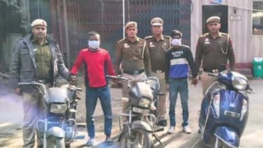 साकेत: ओखला इंडस्ट्रियल थाने की पुलिस टीम ने दो ऑटो को किया गिरफ्तार