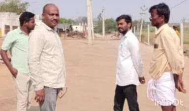 లింగాల: విద్యుత్ సమస్యలు తెలుసుకునేందుకు లింగాల ట్రాన్స్కో ఏయి పలు గ్రామాల్లో పర్యటన