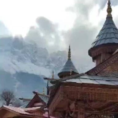 मोरंग: किन्नौर कैलाश की पहाड़ियों पर खराब मौसम के कारण हल्की बर्फबारी का दौर शुरू, ठंड बढ़ी