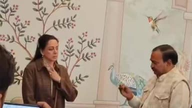 छाता: ग्रामीण पत्रिका संगठन छाता ने 7 सूत्रीय मांगों को लेकर मथुरा सांसद हेमा मालिनी को सौंपा ज्ञापन