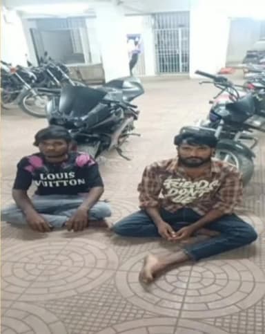 રાજકોટ દક્ષિણ: ત્રિકોણબાગ પાસેથી ચોરાઉ વાહનો સાથે વધુ બે શખ્સોને ઝડપી પાડતી એ ડિવિઝન પોલીસ