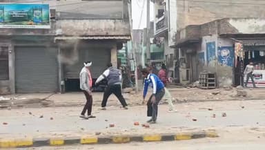 फरीदाबाद में दो पक्षों में चले ईंट पत्थर
#faridabaad #nehrucolony #HaryanaNews #haryanapolice #faridabaadpolice