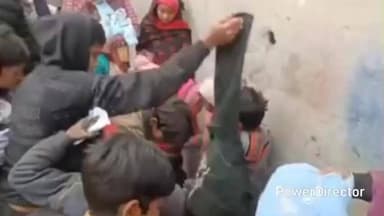 लालकुऑ: पंखुड़ियां सांस्कृतिक, पर्यावरण एवं दिव्यांग कल्याण समिति ने लालकुआं की निर्धन बस्ती में वस्त्र वितरण अभियान चलाया