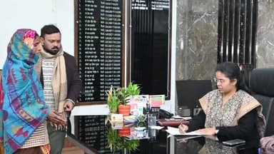 इटखोरी: चतरा जिला प्रशासन का जनता दरबार, समस्याओं पर त्वरित संज्ञान लेकर समाधान के निर्देश