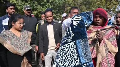 कान्हाचट्टी: चतरा: डीसी ने बढ़ती ठंड को देखते हुए बिरहोर टोला में कंबल वितरित किए