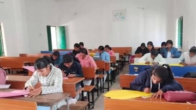 प्रतापपुर: प्रतापपुर डालसा के तत्वाधान में हाई स्कूल में पेंटिंग-स्केचिंग प्रतियोगिता का आयोजन