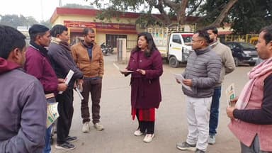 सड़क सुरक्षा माह में आरटीओ ऋतु सिंह ने चालकों को सुरक्षा का पाठ पढ़ाया