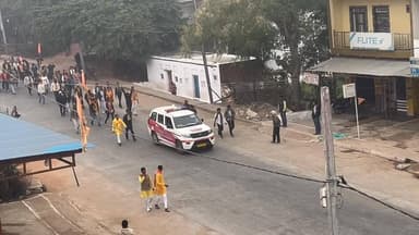 सिरसौद पहुंची हिंदू एकता पदयात्रा, ग्रामीणों ने फूलों की बारिश कर किया स्वागत
शिवपुरी जिले के सिरसौद गांव में भौती से न...