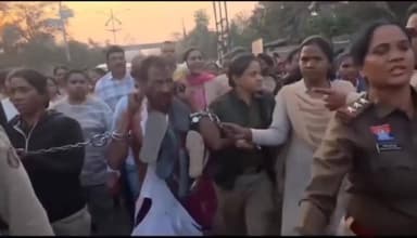 😂ब्रेकिंग न्यूज़😂
#वर्दी फाड़ने का #नतीजा देखिए तोते की तरह बोल रहा है युवक
महिला-आरक्षक की #वर्दी फाड़ने,अर्धनग्न करन...