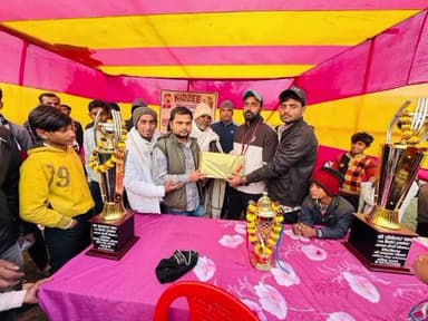 अरेराज: अरेराज में आयोजित सोमेश्वर नाथ T20 क्रिकेट टूर्नामेंट में बेतिया ने कांटी टीम को हराकर सेमीफाइनल में किया प्रवेश