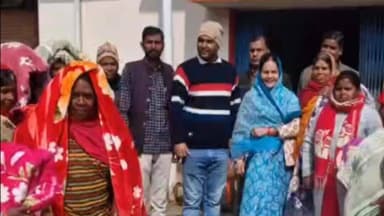 रंका: रंका पंचायत भवन में ठंड से बचाव के लिए 150 कंबलों का वितरण, जनप्रतिनिधियों ने सक्रिय भूमिका निभाई