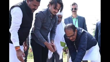 बैरसिया: स्मार्ट सिटी पार्क, भोपाल में केंद्रीय मंत्री शिवराज सिंह चौहान ने 'एक पेड़ मां के नाम' अभियान के तहत किया पौधारोपण