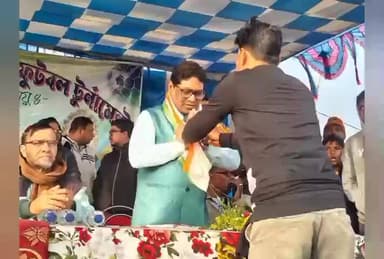 মথুরাপুর ২: নন্দকুমারপুর এলাকায় পরেশ চন্দ্র পাত্র স্মৃতির উদ্দেশ্যে ১৬ দলের ফুটবল টুর্নামেন্টে উপস্থিত রায়দিঘী বিধানসভার বিধায়ক