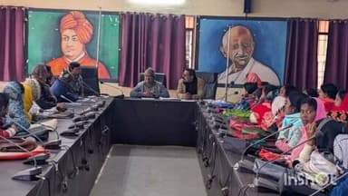 उधवा: उधवा प्रखंड सभागार में बीडीओ की अध्यक्षता में जल सहिया की मासिक समीक्षा बैठक हुई, दिए गए दिशा-निर्देश