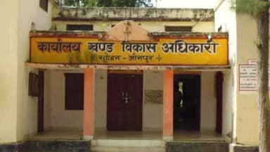 शाहगंज: बाजारों में नहीं जलाए गए अलाव, ठंड से परेशान राहगीर