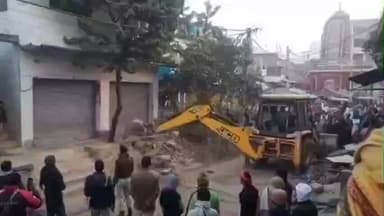 जाले: कमतौल बाजार में प्रशासन का बुलडोजर, अतिक्रमण पर कार्रवाई, 19 लोगों पर ₹38 हजार का जुर्माना