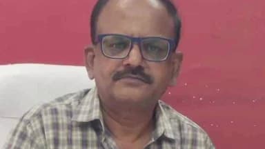 నాగిరెడ్డిపేట: నాగిరెడ్డి పేటలో ఏసీబీ అధికారులకు లంచం తీసుకుంటూ చిక్కిన తహసిల్దార్ శ్రీనివాస్, విచారణ చేపడుతున్న అధికారులు