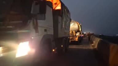 विश्व का सबसे बड़ा शिवलिंग ने डुमरिया घाट पुल पार किया #postviralシ #GopalganjNews #lordshiva #trendingvideo #bhorenewsup...