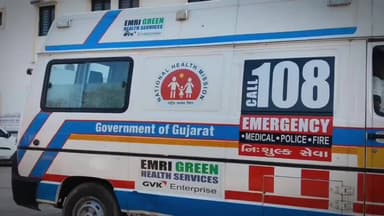 પોશીના: 108ની ટીમે એમ્બ્યુલન્સમાં કરાવી સફળ ડિલિવરી, માતા અને નવજાતનો બચાવ્યો જીવ HBSAG પોઝિટિવ માતાને ખેડબ્રહ્મા સિવિલ ખસેડાઈ