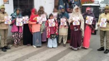 रुधौली: मिशन शक्ति टीम ने थाना रुधौली के कस्बा में महिलाओं और बालिकाओं को किया जागरूक