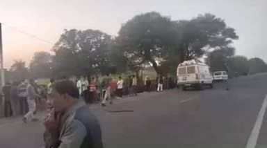 सीमलवाड़ा: धंबोला थाना क्षेत्र के नानोडा के पास इक्को कार पलटी, एक व्यक्ति गंभीर घायल, चालक फरार