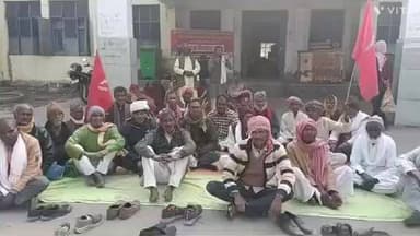 गड़हनी: भाकपा माले ने 6 सूत्री मांगों को लेकर गड़हनी प्रखंड मुख्यालय का किया घेराव