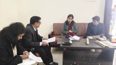 चेनारी: चेनारी प्रखंड स्थित वन विभाग के अतिथि गृह में जिला पदाधिकारी रोहतास की अध्यक्षता में आयोजित की गई एक महत्वपूर्ण बैठक