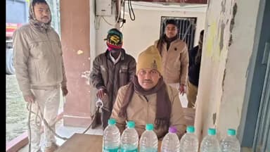 बैसि: गुप्त सूचना पर डंगराहा ओपी पुलिस ने की कार्रवाई, 7 लीटर देशी शराब के साथ एक व्यक्ति को किया गिरफ्तार