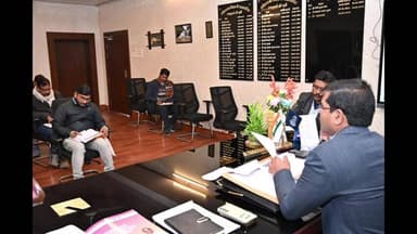 पेशरार: उपायुक्त डॉ. तारांचद ने पेशरार सहित विभिन्न प्रखंडों में सड़कों को पूरा करने का निर्देश दिया