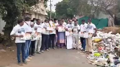 பல்லடம்: அவிநாசி சாலை எஸ்ஏபி திரையரங்கம் அருகே பாரதிய ஜனதா கட்சியினர் மாநாட்டிற்கு நூதன முறையில் அழைப்பு விடுத்தனர்