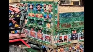 लालसोट: लालसोट में नए बस स्टैंड से पुलिस और माइनिंग विभाग ने कार्रवाई करते हुए अवैध बजरी से भरी दो ट्रैक्टर-ट्रॉली की ज़ब्त