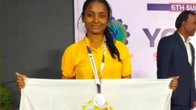 जगन्नाथपुर: राष्ट्रीय योगासन प्रतियोगिता में पश्चिमी सिंहभूम की चित्रा साहा ने महिला सीनियर वर्ग में रजत पदक जीता