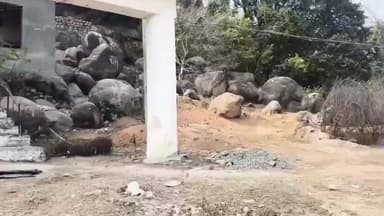 चंदला: चंदला के झारखंड मैदान में जमीनी विवाद, मौके पर पहुंचे आरआई और पटवारी