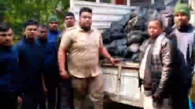 चुरचु: अवैध कोयला भंडारण पर कार्रवाई, साधु मोड़ के पास जंगल से 6 टन कोयला जब्त