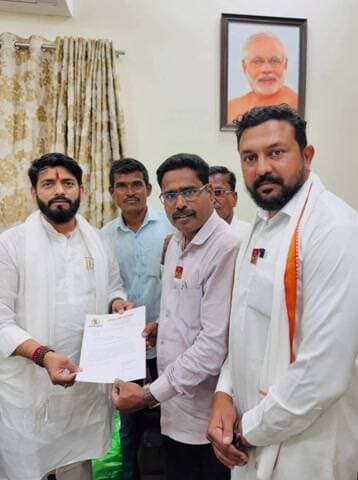 श्रीगोंदा: श्रीगोंदा–टाकळी कडेवळी रस्त्यासाठी संभाजी ब्रिगेडचे आमदारांना निवेदन