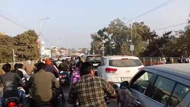 सतना सर्किट हाउस में ब्रिज पुल में लगा लंबा जाम यातायात पुलिस नदारत...!
#satnacongress #satnanews #rewanews #satna #chit...