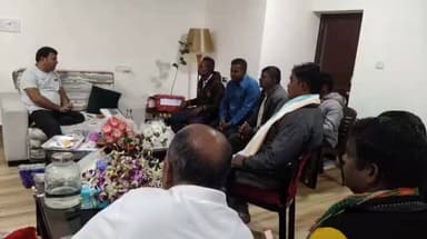 ସତ୍ୟବାଦୀ: ଭୁବନେଶ୍ୱର ସରକାରୀ କାର୍ଯ୍ୟାଳୟରେ ନିର୍ବାଚନ ମଣ୍ଡଳୀର ବିଭିନ୍ନ ପଞ୍ଚାୟତରୁ ଆସିଥିବା ଜନତାଙ୍କ ସହ ସାକ୍ଷାତ କଲେ ସତ୍ୟବାଦୀ ବିଧାୟକ l