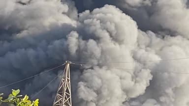 बिलासपुर ब्रेकिंग....मोपका कुटीपारा स्थित सब स्टेशन में भीषण आग देखें वीडियो
#bilaspur ,#aag #chhattisgarh #bijlivibhag...