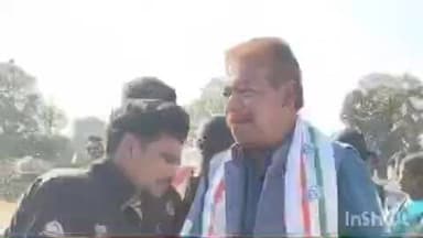 बकावंड: नंदपुरा में क्रिकेट प्रतियोगिता के समापन कार्यक्रम में पूर्व विधायक चंदन कश्यप और जिला पंचायत सदस्य शकुंतला कश्यप शामिल