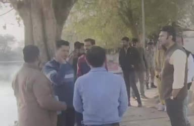 पुसौर: कलेक्टर मयंक चतुर्वेदी ने पुसौर क्षेत्र में विकास कार्य और धान खरीदी केंद्रों का किया निरीक्षण