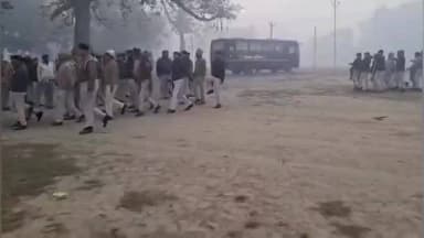 सिंघेश्वर: पुलिस केंद्र सिंहेश्वर में पुलिसकर्मियों के बीच अनुशासन बनाए रखने के लिए परेड का आयोजन किया गया