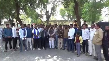 नागदा: नाबालिग छात्रा से छेड़छाड़ के विरोध में जनआक्रोश, आरोपियों को कड़ी सजा देने की मांग को लेकर धरना