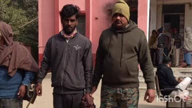 परैया: परैयाखुर्द में पुलिस ने 5 लीटर देसी महुआ शराब के साथ कारोबारी को दबोचा, 7 शराबी भी गिरफ्तार